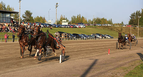 Kuunvalon Siru voitti Villinmiehen Tammakilvan Harri Kotilaisen ajamana.