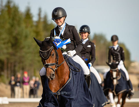 Roosa Salo on poniratsukoiden Suomen mestari