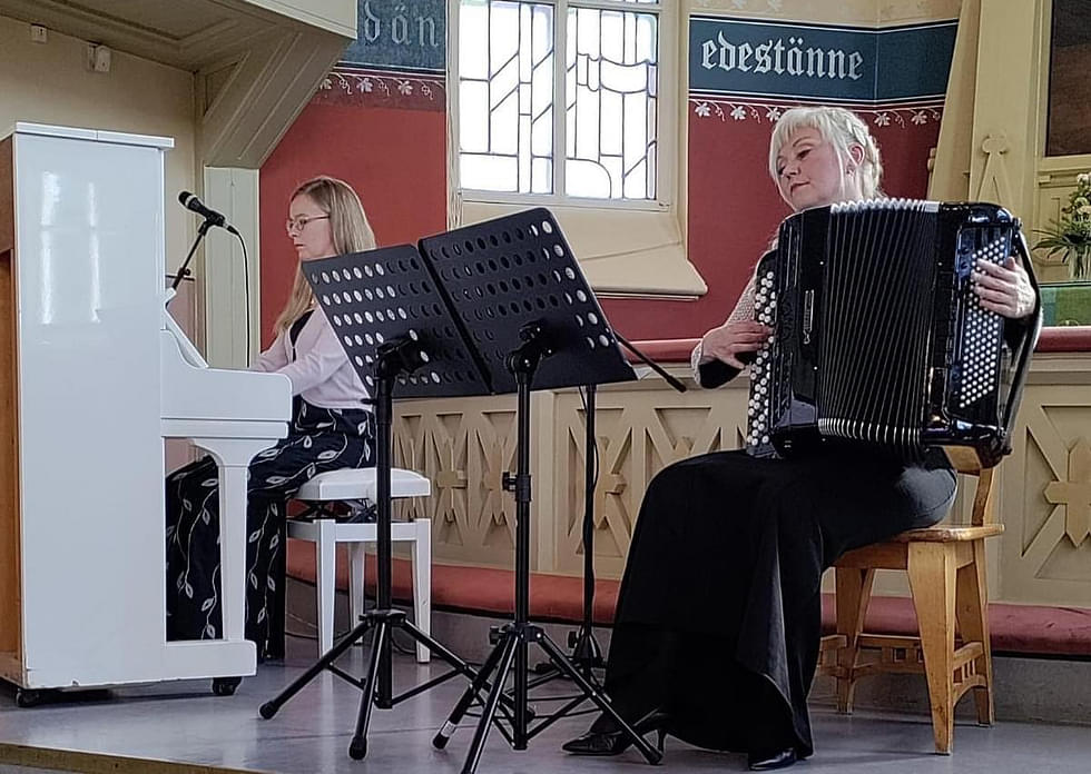 Syyskuussa 2023 Sirpa Kainulainen esiintyi Joensuun kirkossa yhdessä pianisti Tiina Karhu-Ahtosen kanssa.