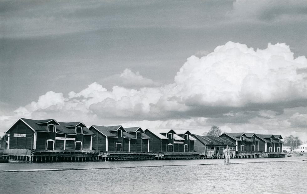 Kirkkorannassa oleva makasiinirivistö vuonna 1939.