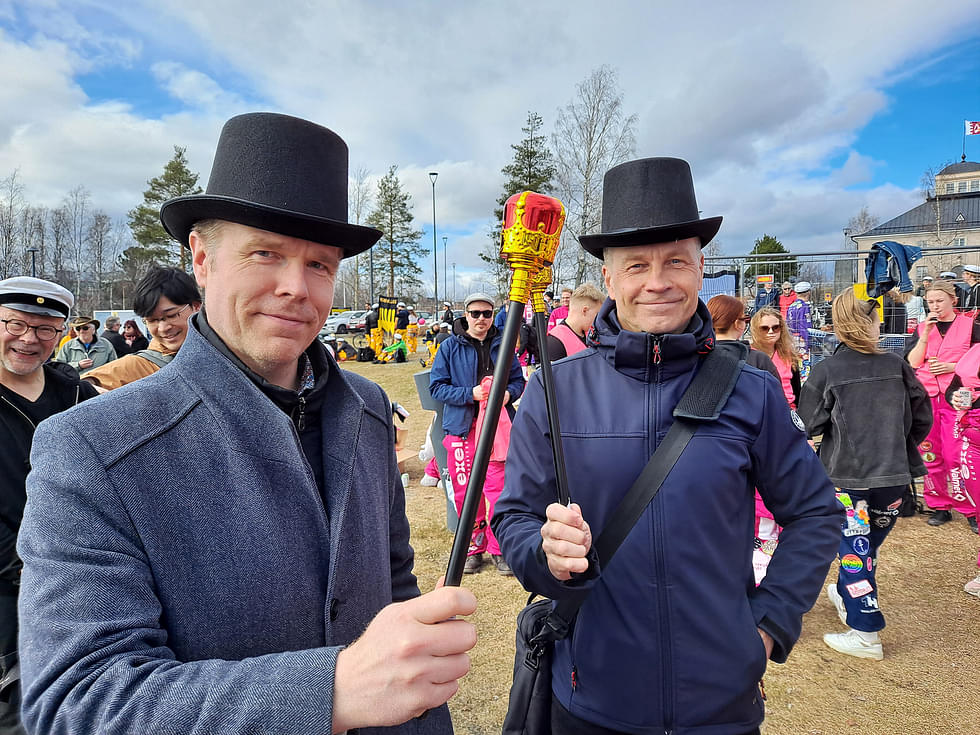 Maakuntajohtaja Markus Hirvonen ja kaupunginjohtaja Jere Penttilä pääsivät seremoniamestareiksi.