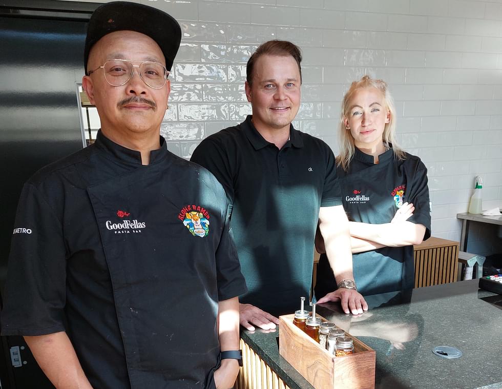 Tam To (vas.), Petri Maaranen ja Anne Simonen pääsevät vihdoin avaamaan Goodfellas Pasta Barin.