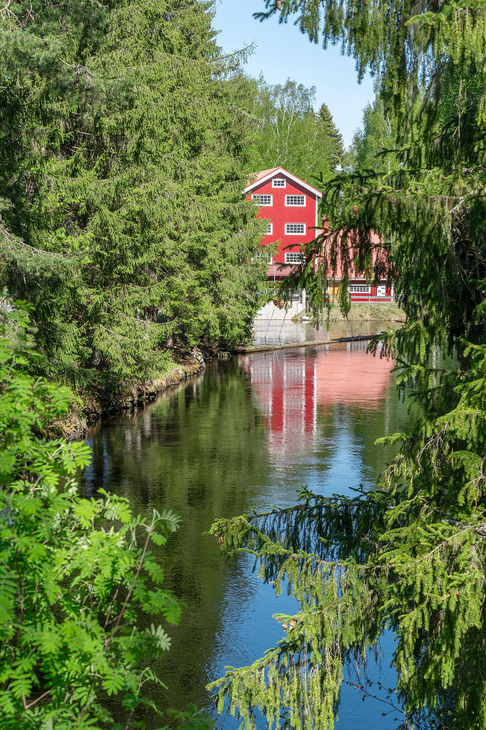 Mustosen kanavan tekeminen jäi 1870-luvulla kesken, mutta Vanhalla Puhoksella on oma kanavansa.