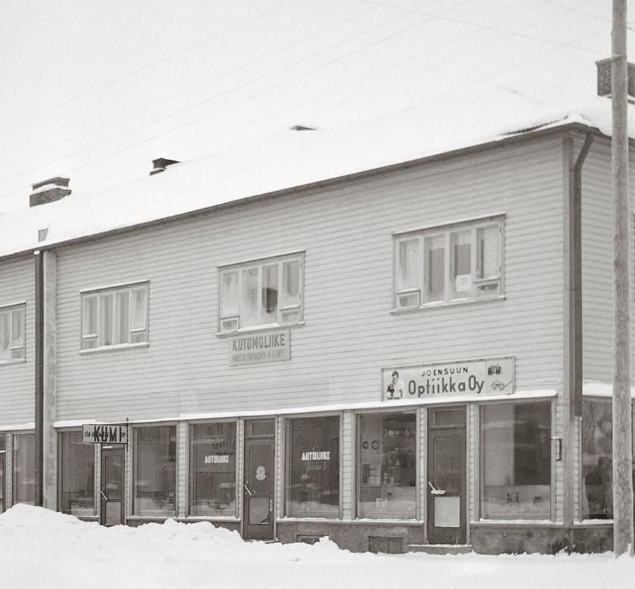 Vuonna 1941 valmistui suuri asuin- ja liikekiinteistö Joensuun keskeiselle kauppapaikalle.