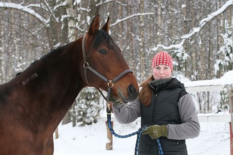 Kati Lindsbergin valmentama Je t'Aime esiteltiin Hevosurheilun kuukauden hevosena helmikuussa 2009.