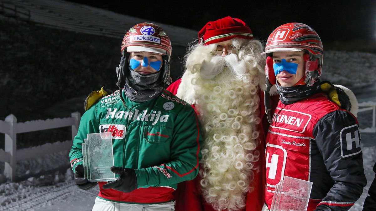 Joulupukki oli onnittelemassa Santtu Raitalaa ja Hannu Torvista menstyksestä Arctic Challenge-ohjastajakisassa.