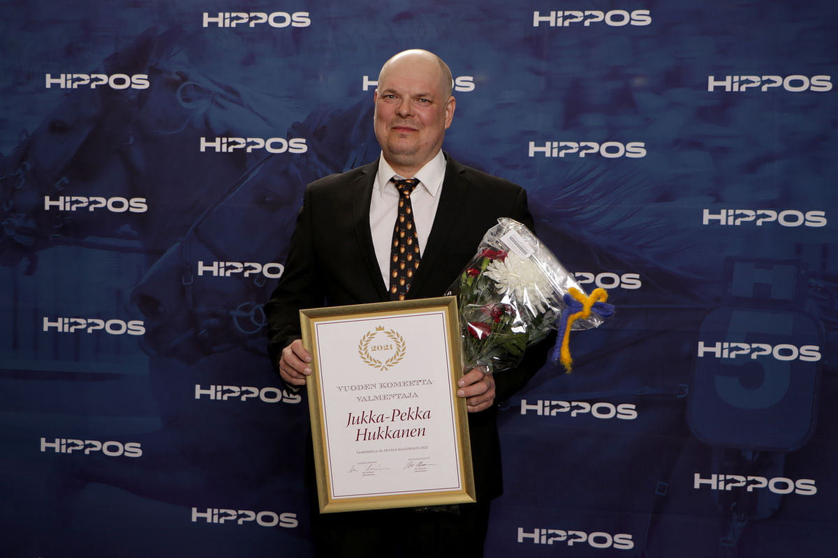 Jukka-Pekka Hukkanen palkittiin vuoden komeettavalmentajana.