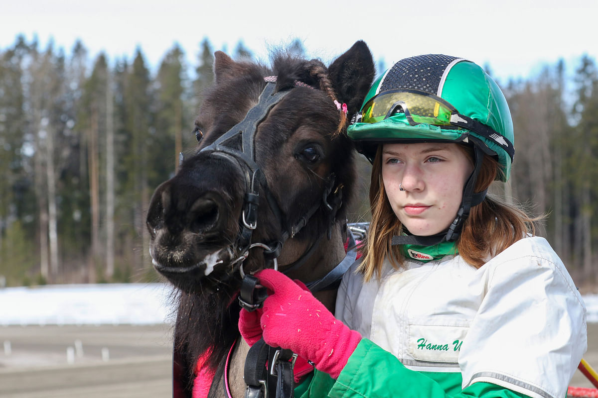 Ensimmäisen ponilähdön vei nimiinsä Sirkkala Primustella ja Emmi Uljas.