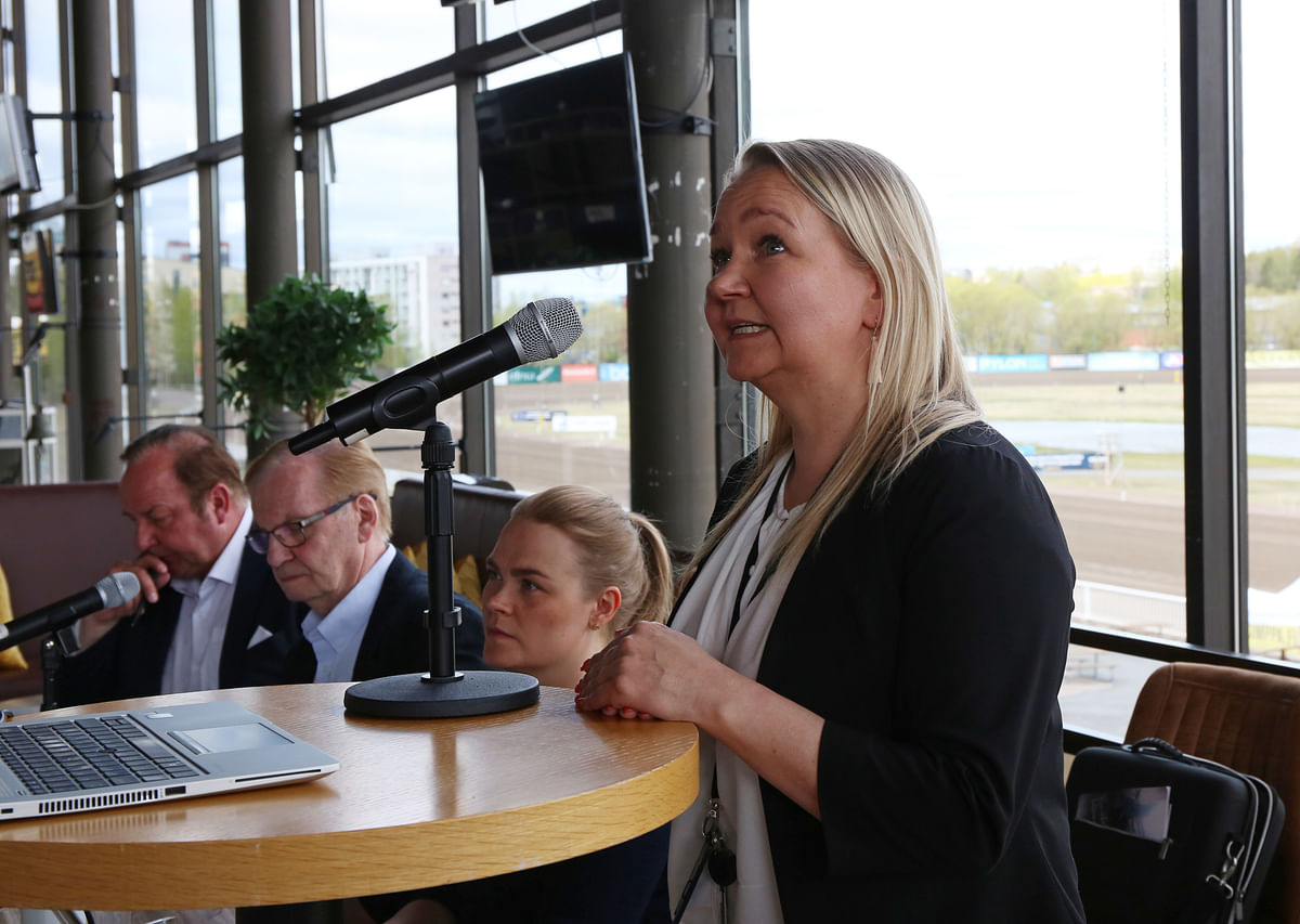 Toimitusjohtaja Minna Mäenpään arki on pitkälti asioiden valmistelua ja yhteistyötä.