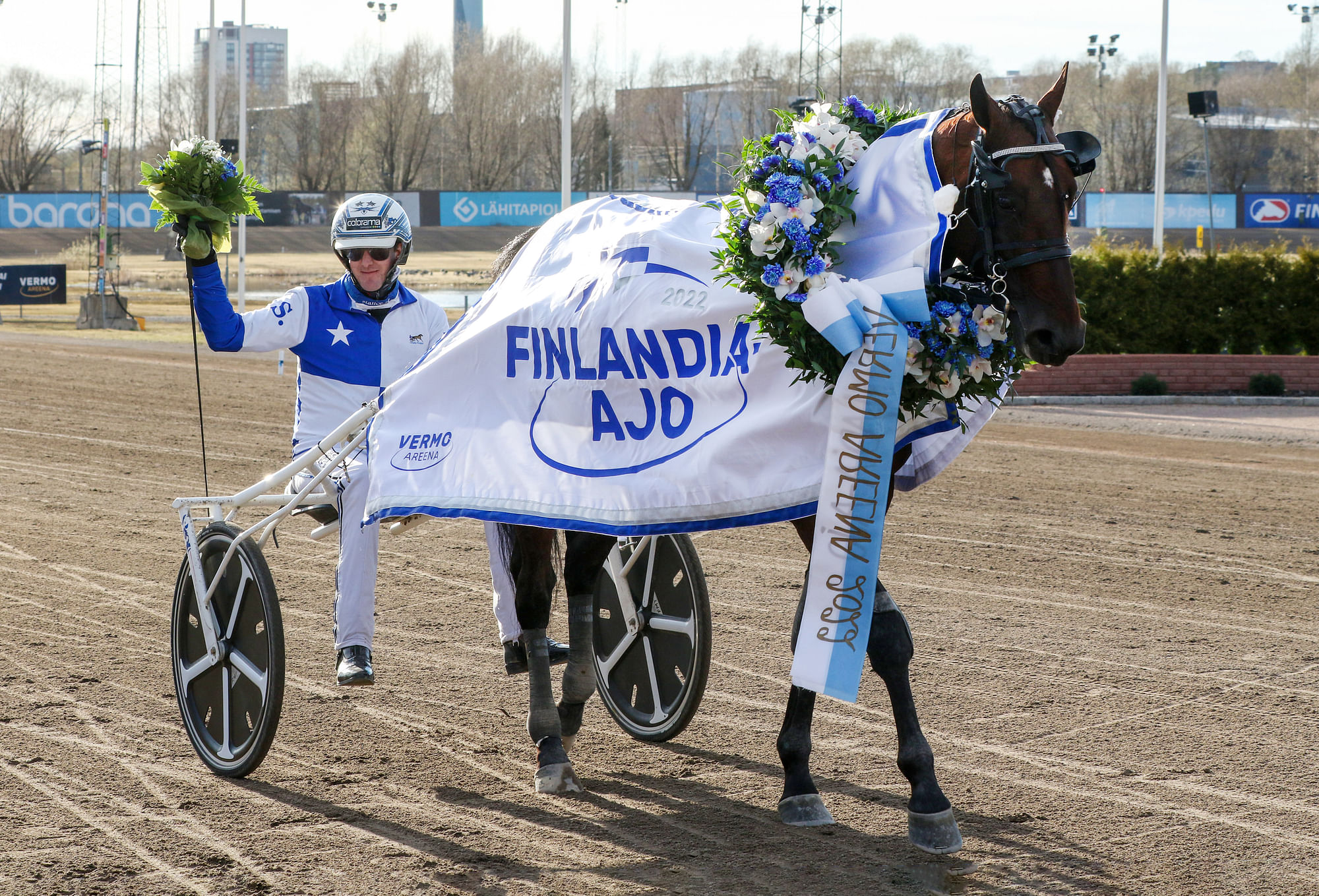 Christoffer Eriksson ei hätääntynyt paikasta toisella ilman selkää. Ori pakeni lopussa näyttävästi vastustajiltaan.