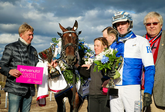 Cokstile muistetaan myös vuoden 2022 Finlandia-ajon voittajana. Kuvassa vasemmalta Erik Bondo, Anu Intonen, Christoffer Eriksson ja Per Hagen.