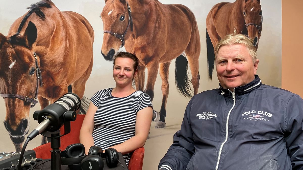 Henna Halme ja Veijo Heiskanen vierailivat Hevosurheilun Tallikahvio-podcastissa.