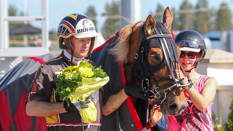 Liisan Tulilintu kruunattiin Nordic Queeniksi – ranking-pisteitä ropisi laariin