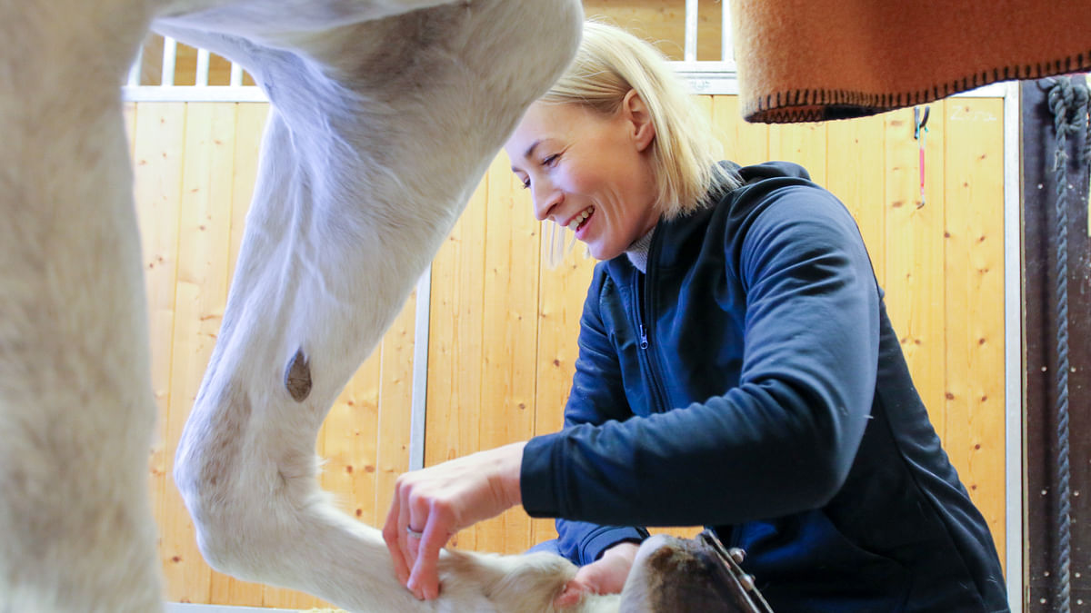 Eläinlääkäri Laura Niemelä aikoo avata hevosklinikan Tallinnaan Meeri Rantasen kanssa.