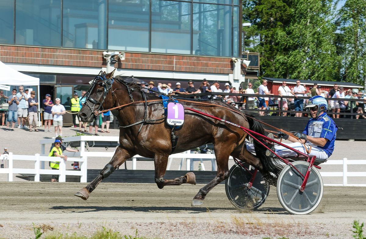 Aatsin kauden supersuoritus nähtiin heinäkuussa Jokimaalla hevosen paineltua keulasta Suomen ennätys.