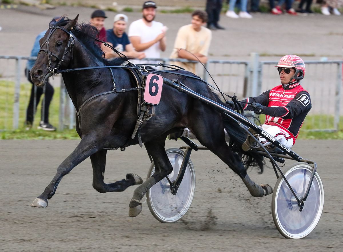 Corazon Combon avaa 4-vuotiskautensa kotiradallaan Vermossa.