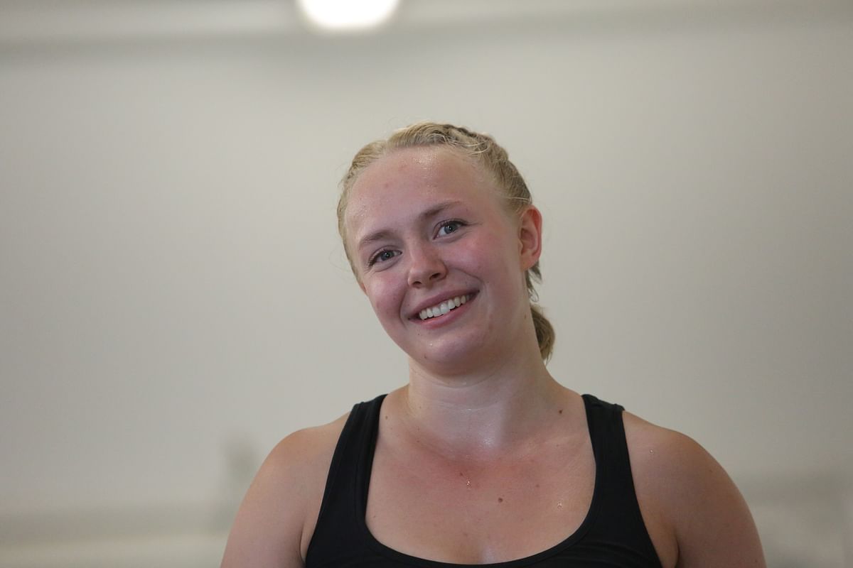 Jessica Laxén treenaa Herningiin järvenpääläisellä salilla. 