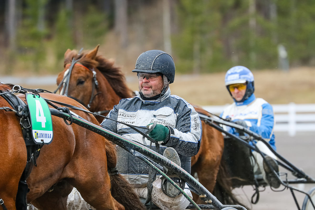 Hannu Lindströmin valmennettavat juoksivat Riihimäen sunnuntairaveista kaksi voittoa.