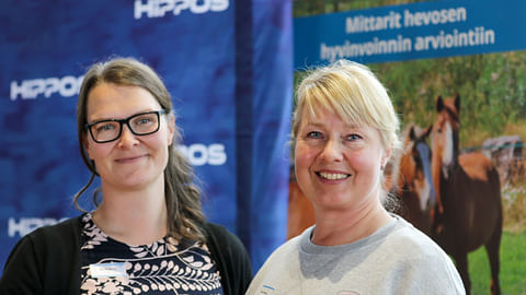 Essi Wallenius ja Minna Peltonen ovat iloisia, että Mittarit hevosen hyvinvoinnin arviointiin -hanke on saatu käyntiin.