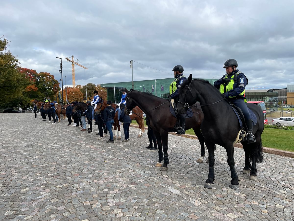 Vermon ponit, Ypäjän suomenhevoset ja poliisihevoset juhlistivat Hevosvaltiopäiviä.