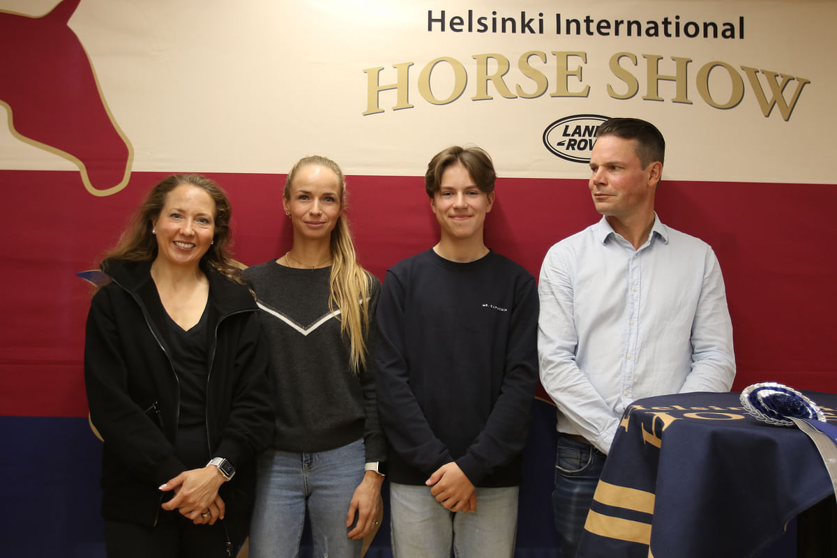 Noora Pentti, Anna-Julia Kontio ja Jone Illi ratsastvat HIHSissä, Mikko Mäentausta on siirtynyt esteratsastuksen joukkueenjohtajan rooliin.