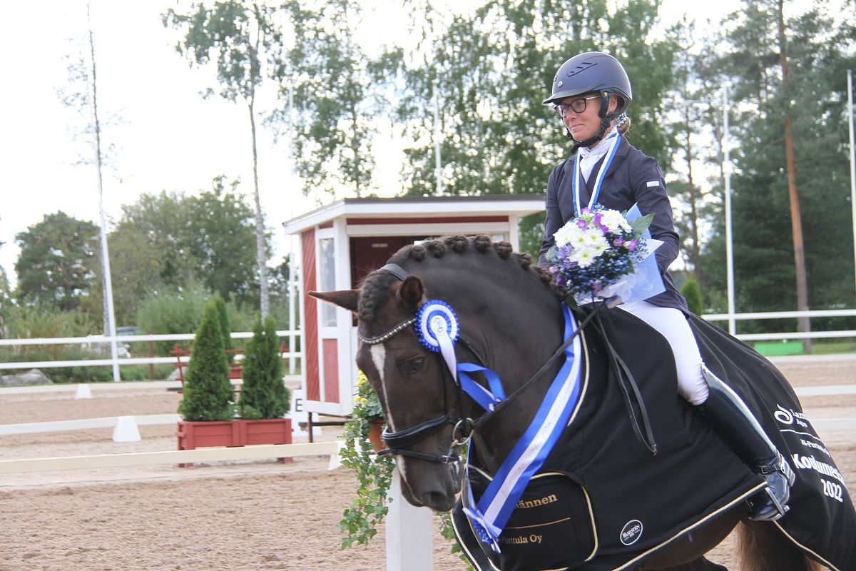 Anna Kärkkäinen ja Kulta-ahon Kasimir voittivat loppukesällä kolmannen mestaruutensa. 