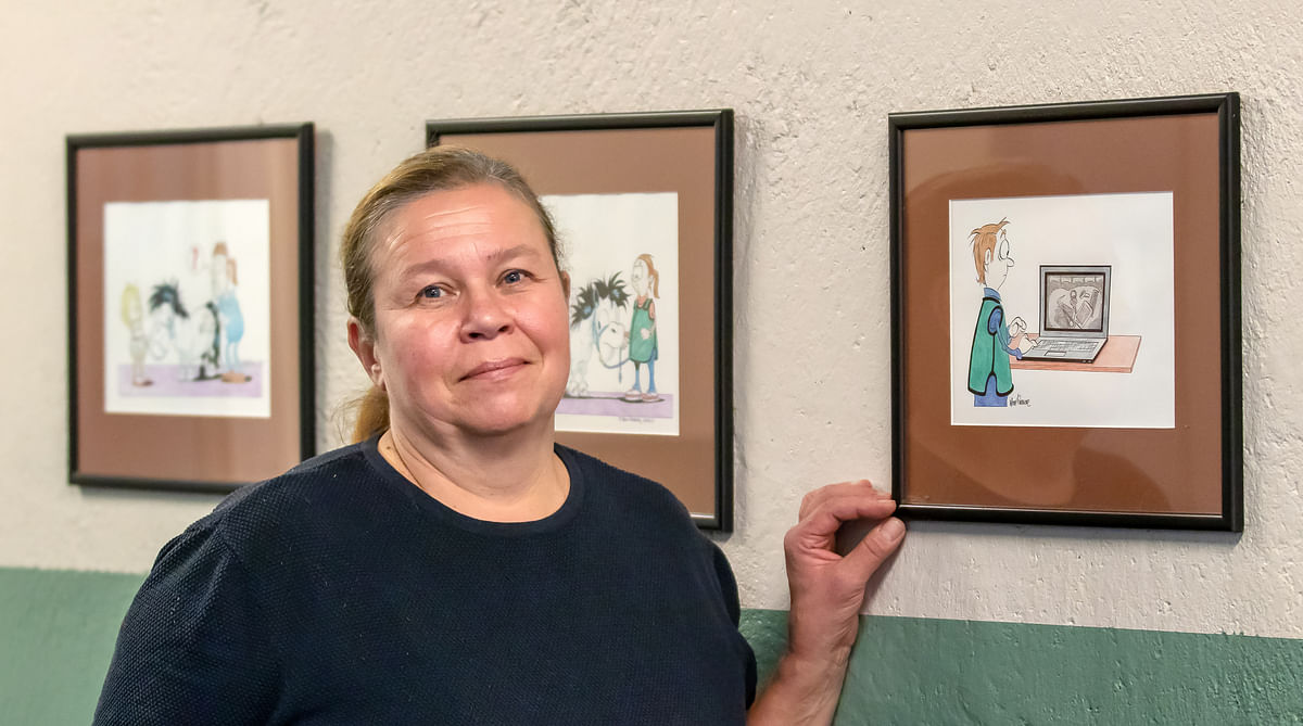 Kristiina Ertola harrastaa myös taidetta. Lena Furbergin piirrostaulut hän on ostanut taiteilijalta itseltään.