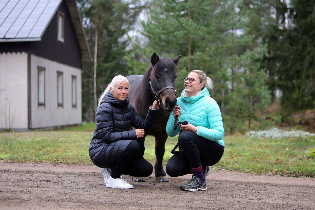Hanna Rahikka ja Henna Koivisto tutustuivat Broängens Ghosakramaan jo lapsina. 