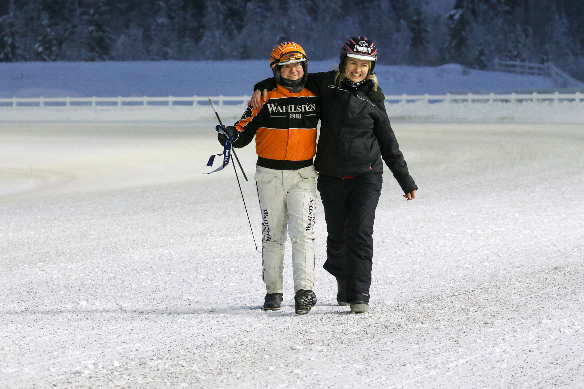 Tommi Kylliäinen ajoi toisen voittonsa Knows Bestillä. Laura Laakkonen iloitsi kotona leikkauksesta toipuvan valmentaja Hannu Laakkosenkin puolesta.