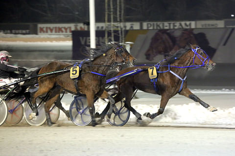 Fantom Factor (7) vastasi lopun voittoväännössä Brolle F:lle todella sitkeästi.