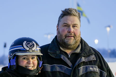 Gabriella Laestanderin valmentama ja Bert Pettersson omistama Selmer I.H. on mukana Arctic Heat Kingissä. Tallin toinen tykki Lavicii Boko jää ideavarmaksi.
