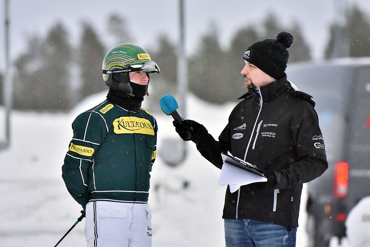 Hannu Torvinen pääsi avauslähdön voiton jälkeen Eemeli Hernesahon tenttiin.
