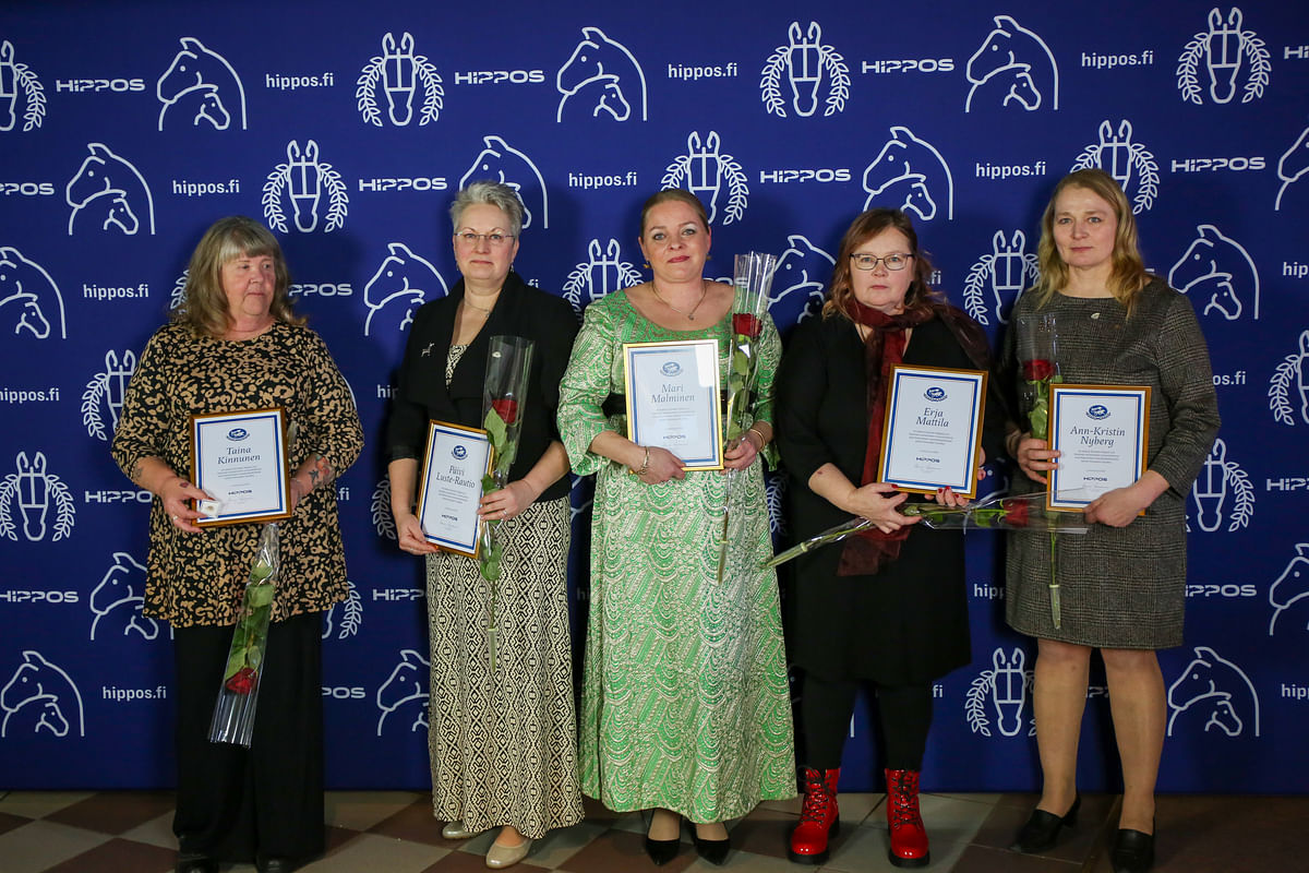 Hippoksen hopeisen ansiomerkin saivat Taina Kinnunen, Päivi Luste-Rautio, Mari Malminen, Erja Mattila, Ann-Kristin Nyberg ja Jari Pietiläinen, joka ei päässyt gaalaan.
