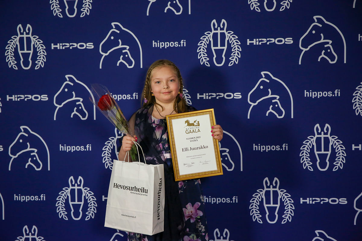 Vuoden ystävä on 9-vuotias Elli Juurakko Seinäjoen ravinuorista, joka suuntaa tänä vuonna P-ajolupakurssille.