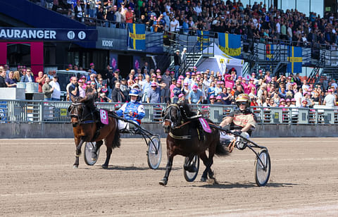 Månstorps Quatro (1) pitää voittoon ennen Euforiaa (8) Mini Elitloppetissa 2023. 