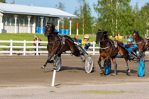 Kari Venäläisen ensiesiintyminen Capon rattailla ei olisi voinut paremmin mennä.