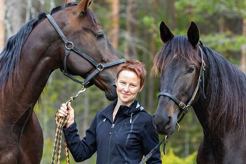 Maria Kurttila joutui tekemään raskaan päätöksen Anaheim Kempin (oik.) suhteen.