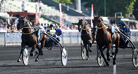 Hokkaido Jiel voittaa Prix René Ballieren. Idao de Tillard laukkaa sisäpuolella.