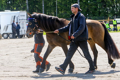 Aki Parviainen ja Eldson Kausalan kesäraveissa. Reissusta tuloksena oli toinen sija.