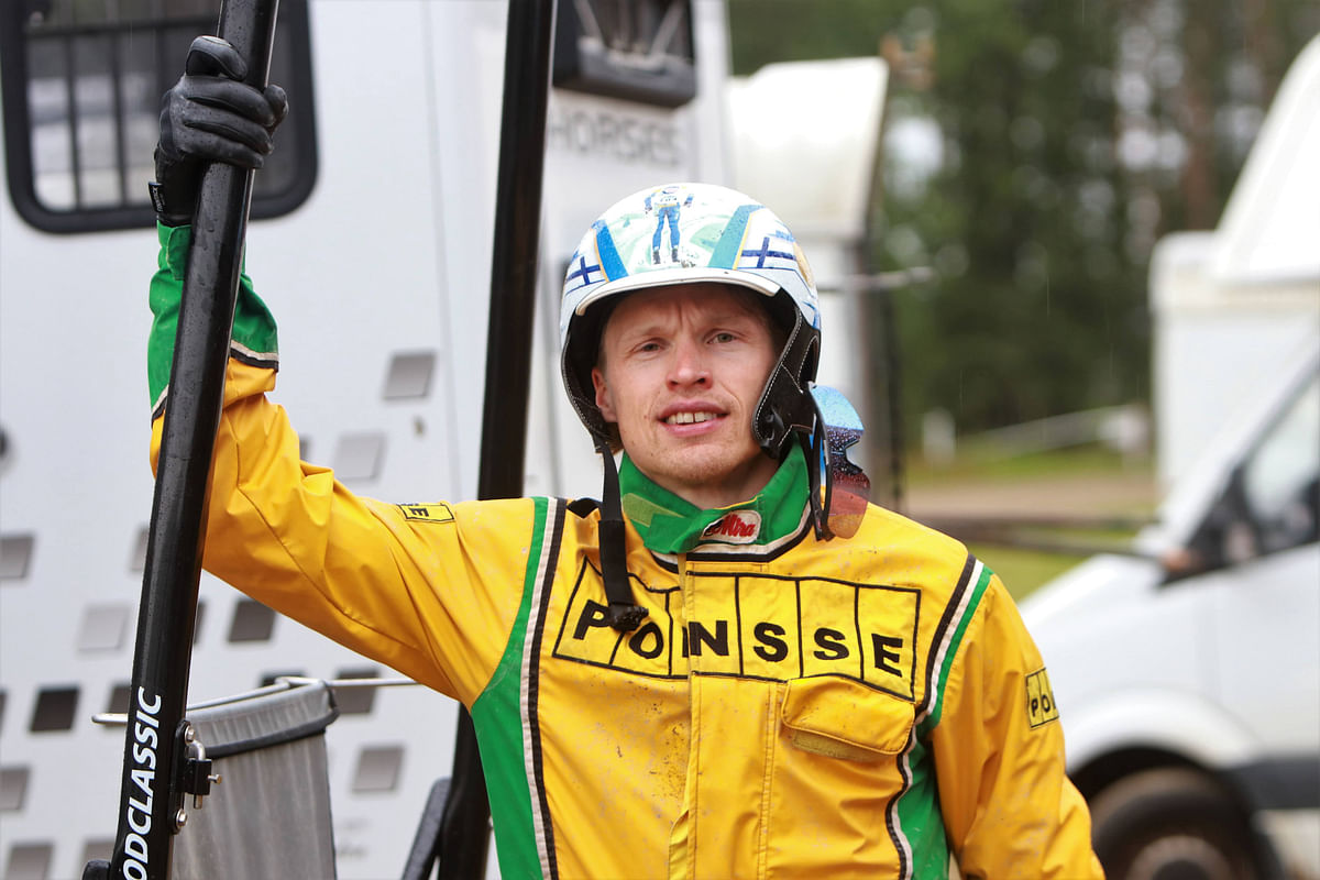 Hiihtäjä Iivo Niskasella on perjantaina 21.7. ravien alussa vielä puhdas ajoasu päivän ajotehtävään.