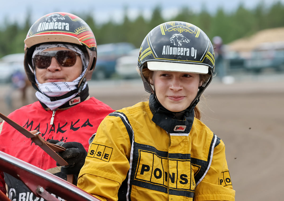 Tuomas ja Elina Pakkanen saavat jännittää Joppin juoksua Solvallassa. 