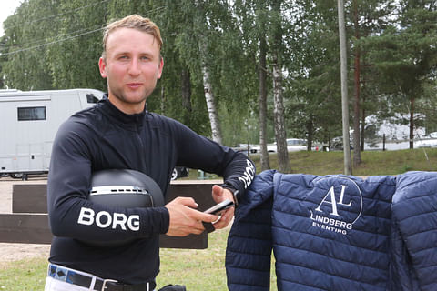 Axel Lindberg nousee etappeja vauhdilla. 