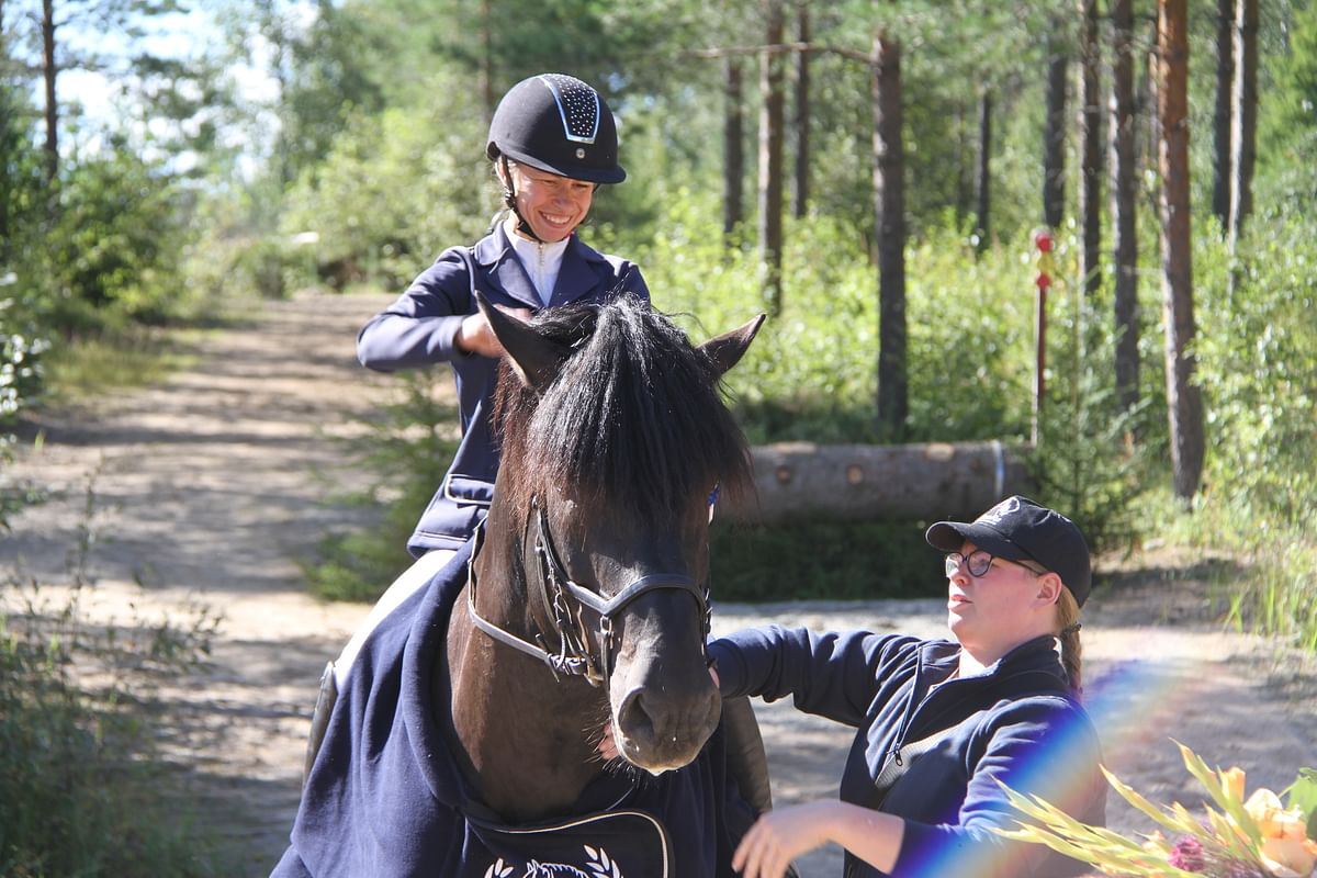 Palkintojenjaossa itku oli vaihtunut leveään hymyyn.