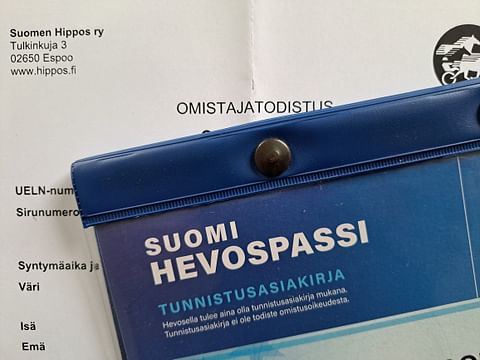 Hippoksen rekisteri ei kerro hevosen virallista omistajaa.