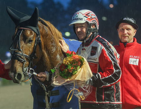 Vale-Elli on kärsinyt urallaan vasta kaksi tappiota. Molemmilla kerroilla edelle on ehtinyt Nopsa Eelis, joka on vastassa Kriteriumissakin. Oriin voittosumma on 69 000 euroa, ja lauantaina sitä on mahdollista kasvattaa 46 000 eurolla.