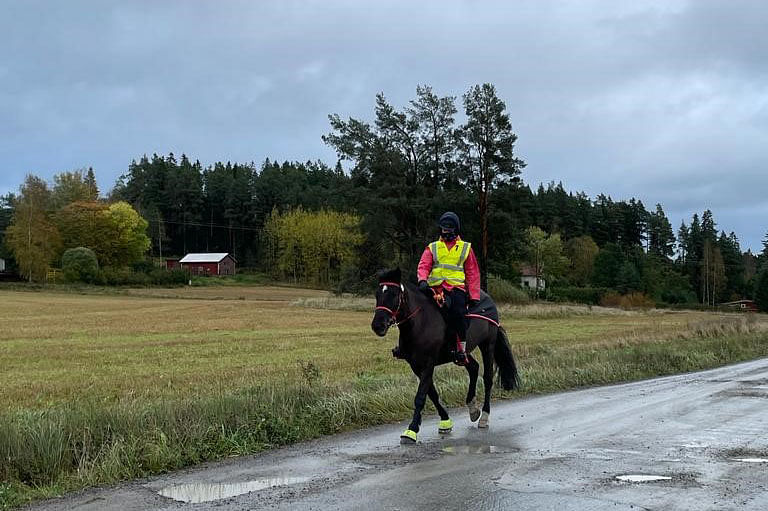Tilda Vainio, 17, ja Virkun Vappu saivat tuloksen 80 kilometrin matkalta Urjalasta. 