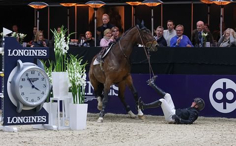 Aloittelijat putoavat helposti, mutta eivät huiputkaan säästy. Shane Breen putosi hevosensa selästä Horse Show'ssa. 