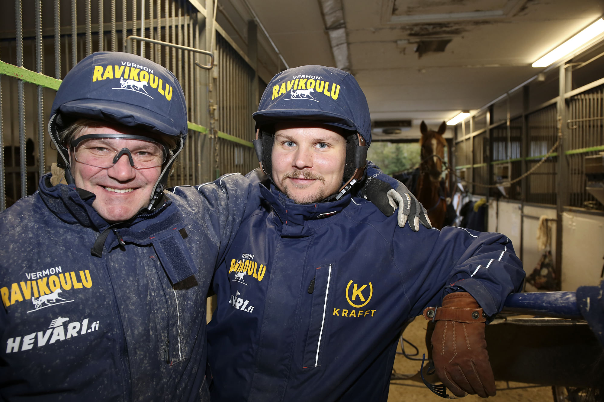 Jarno Kosonen ja Mikko Kokkonen virittäytyvät keskiviikkoillan tunnelmaan ohjastajina.