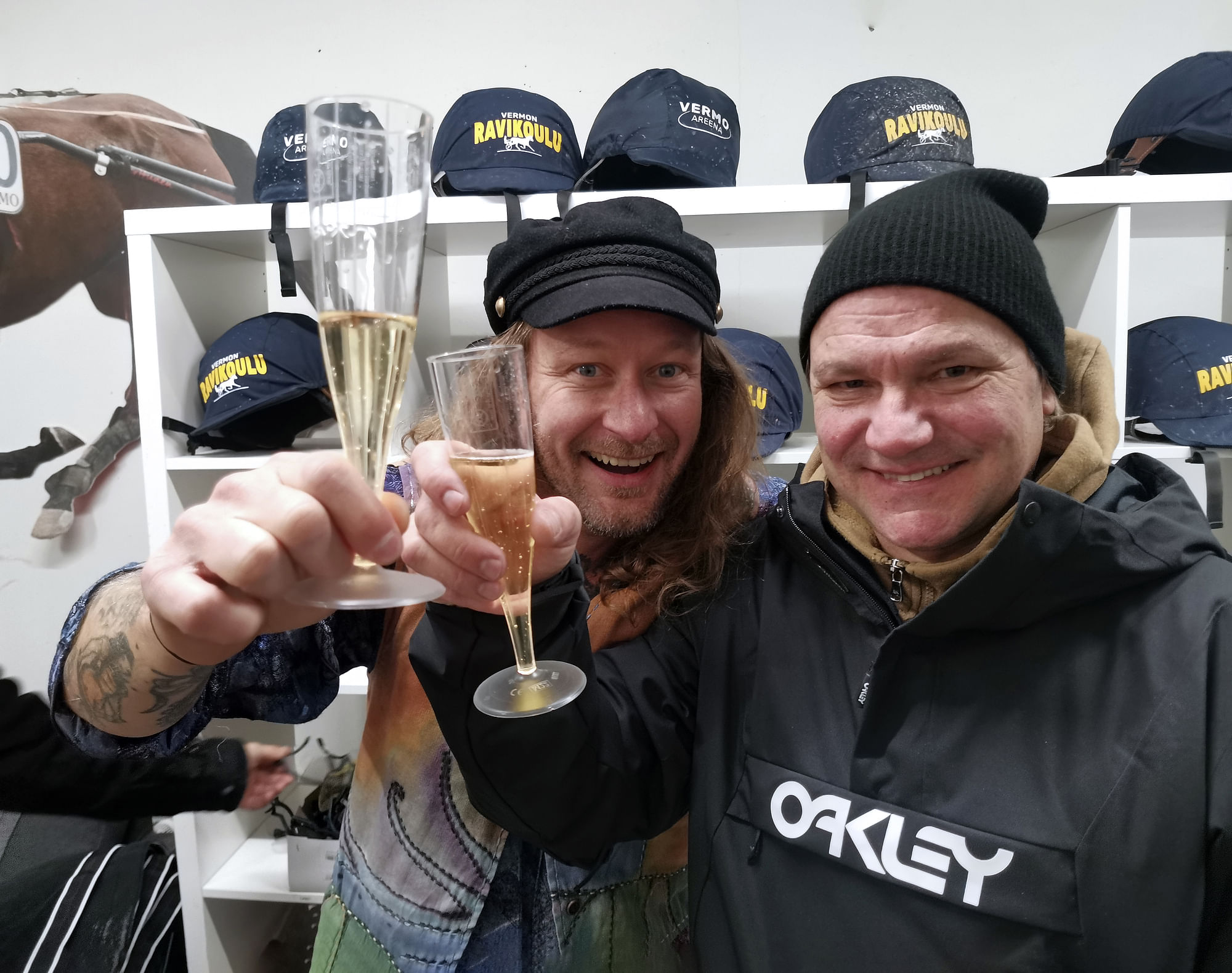 Kun tehtävät radalla ovat ohi, nostetaan kuohuvat.