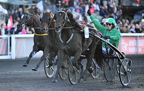 Hussard du Laundret voittaa, Benoit Robin tuulettaa.